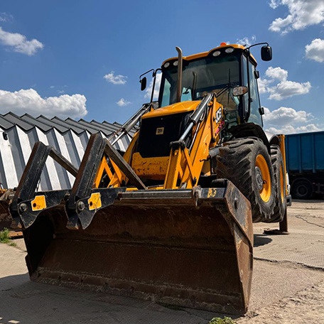 JCB 3CX 
разноколёсный